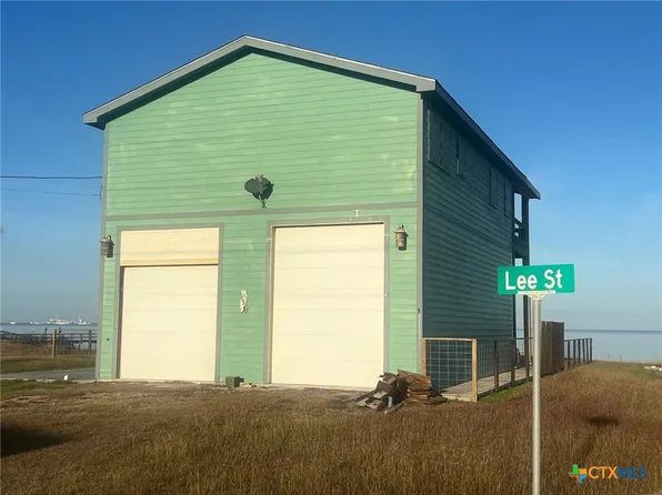 9 Lee St, Port Lavaca, TX 77979