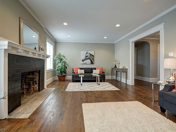 5th image of 132 Connett Pl