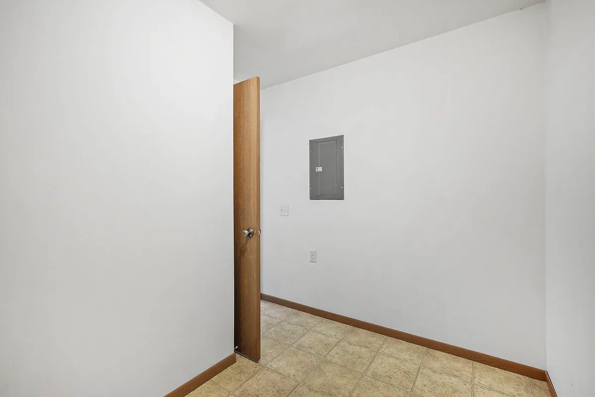 Building Photo - 501 Alan Dr #204
