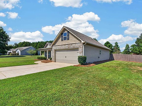 2nd image of 142 Oconee Meadows Way