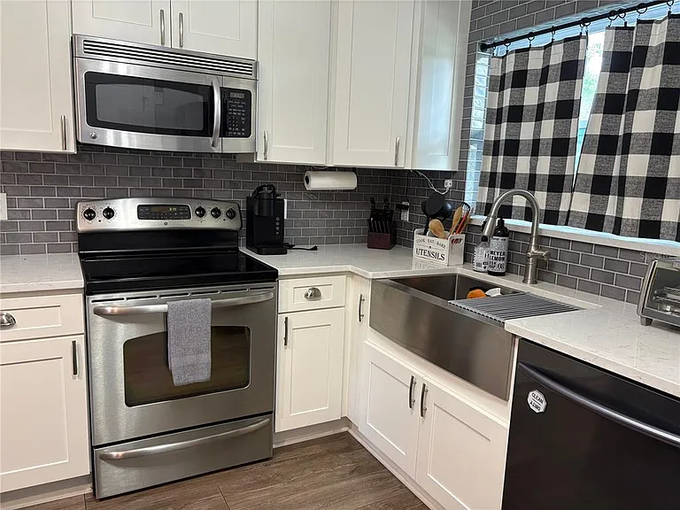 10010 Gannon Ln — Photo 19