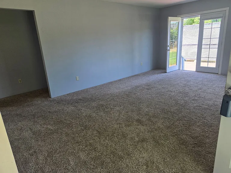 2368 Redwood Ave — Photo 8