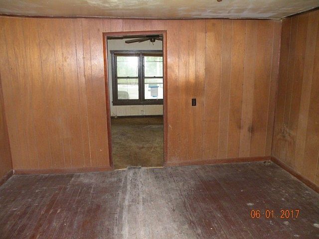 2nd image of 301 S 5th St