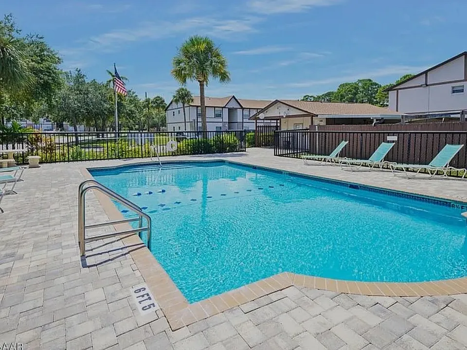 402 Banana Cay Dr