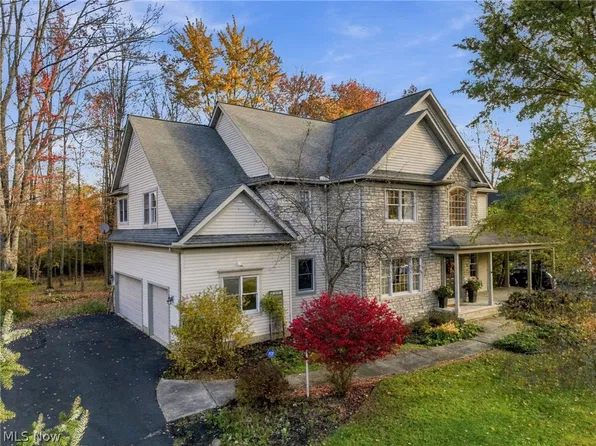 8140 Carrington Pl, Chagrin Falls, OH 44023