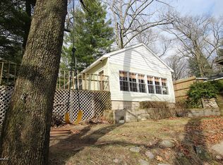 8905 E Acorn Dr, Holton, MI 49425