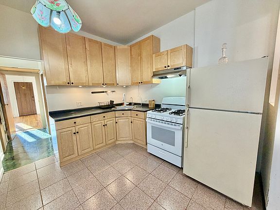 2nd image of 2076 29th St Floor 1