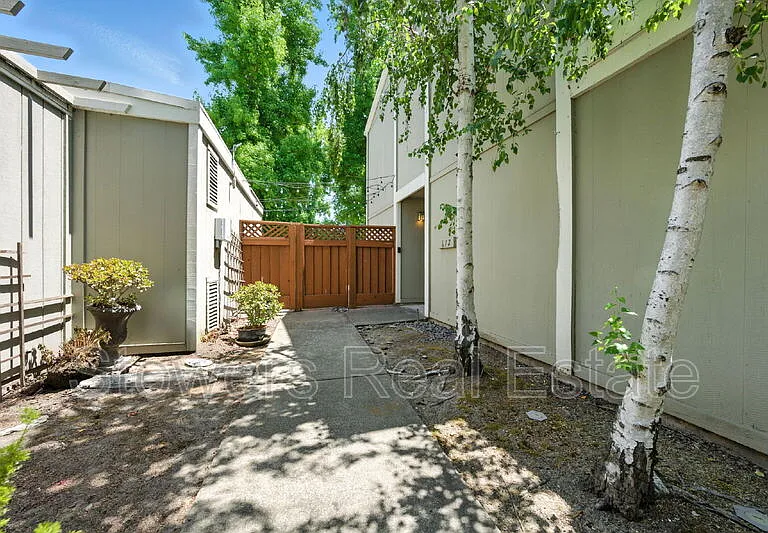 617 Garden Creek Pl — Photo 9