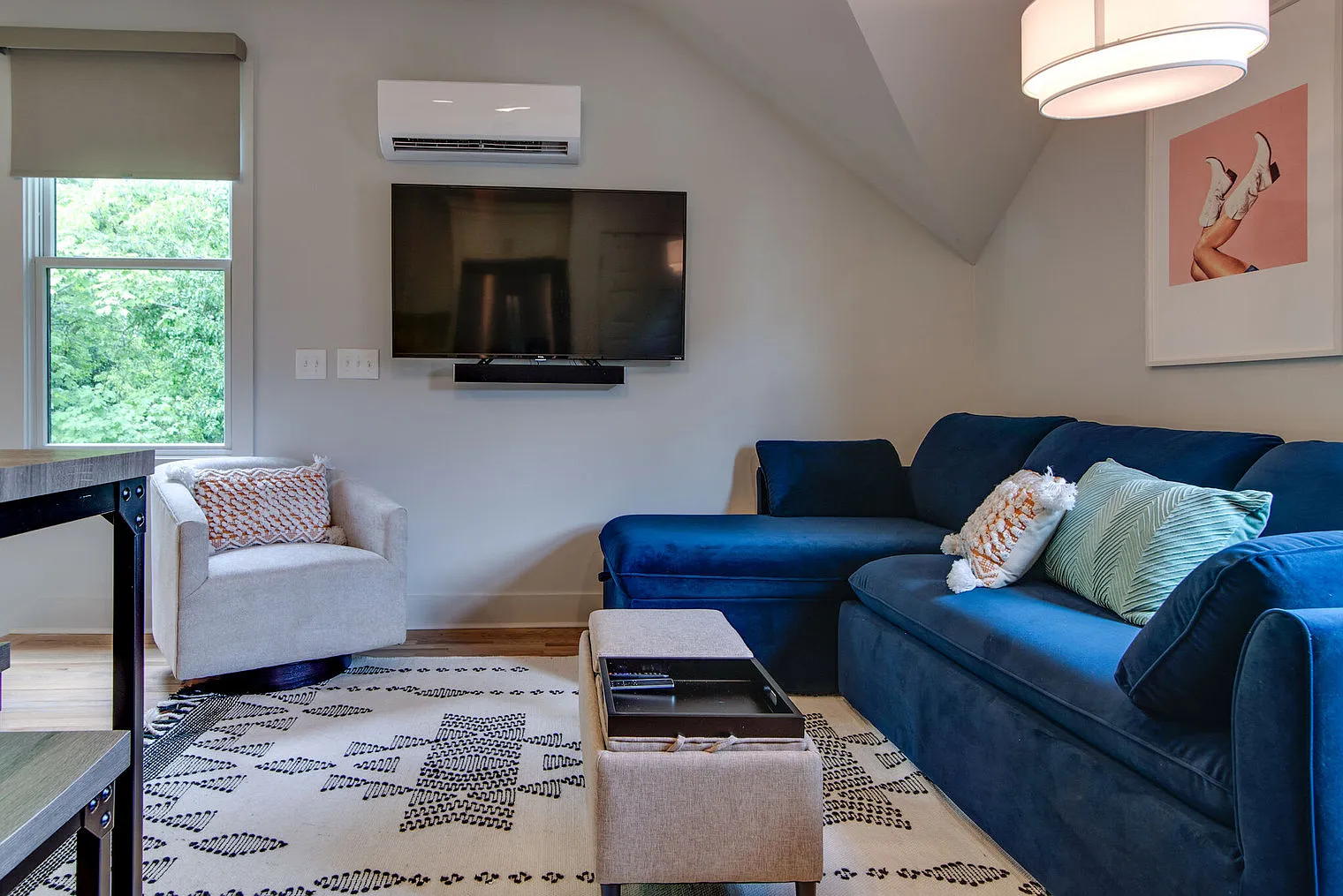 1 bed, 1.0 bath, 742 sqft, $2,430 — Photo 3