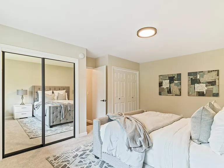2615 E McLoughlin Blvd — Photo 3