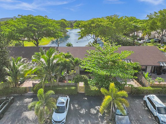 3rd image of 5009 E Lakes Drive #5009