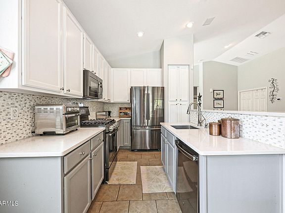 3rd image of 15316 W ROANOKE Avenue