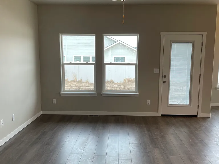 1014 Frank Henry Rd — Photo 3