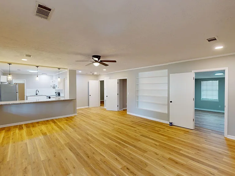 237 S Northington St — Photo 2