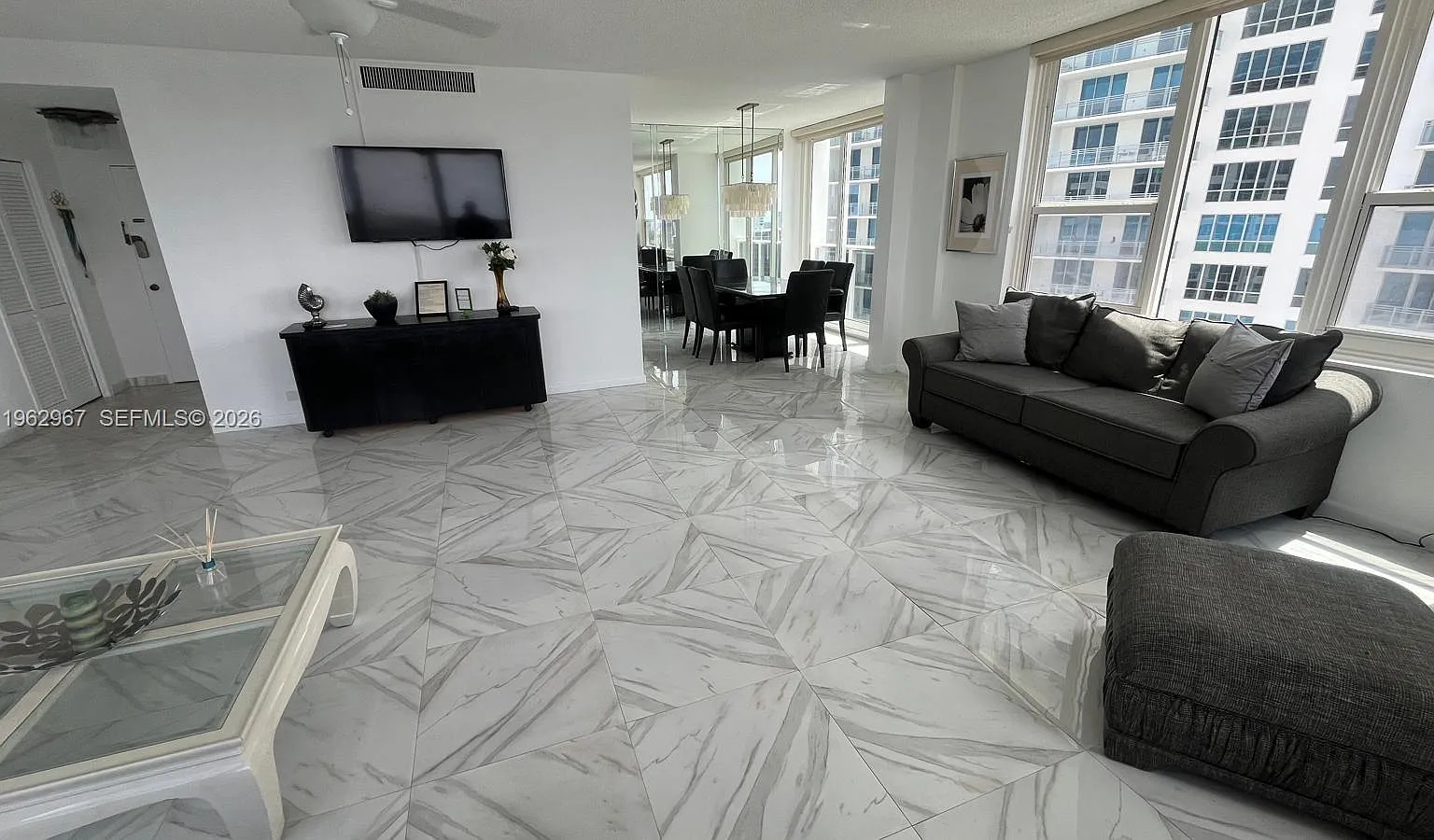 The Alexander Towers Condo — Photo 4