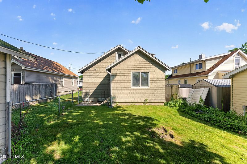 4th image of 30 Fern Avenue