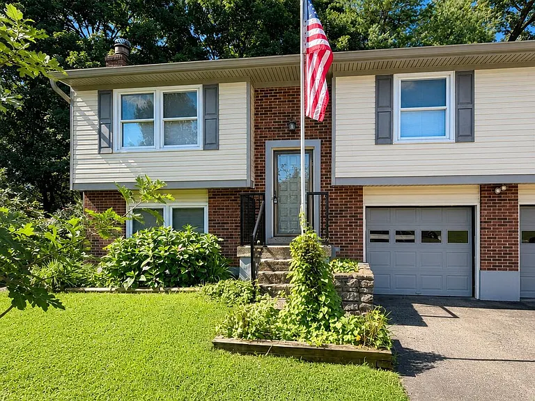 5109 Volney Ct — Photo 1