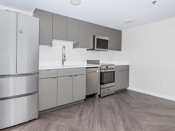 4th image of 126 E Broadway Blvd #205