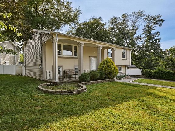 3rd image of 66 Lockwood Pl