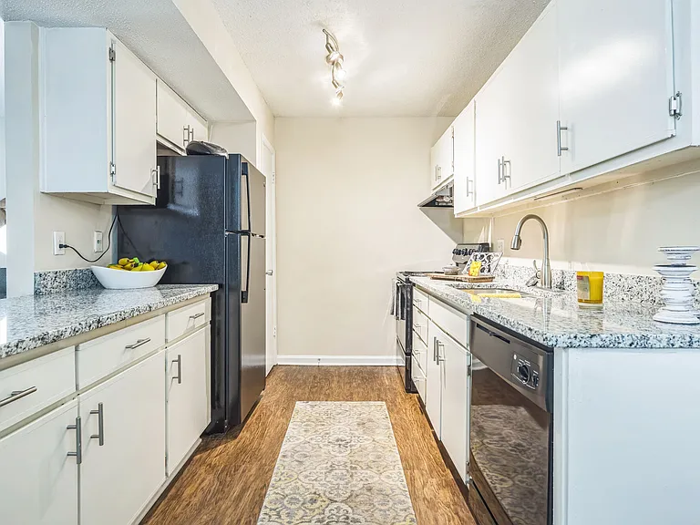 Springtree Apartments — Photo 17