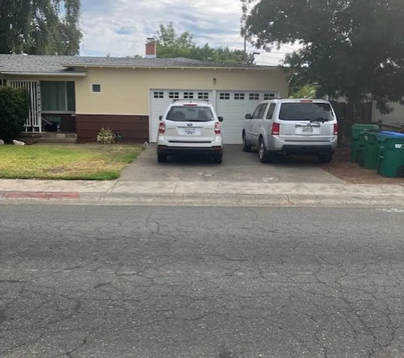 870 Moss Ave