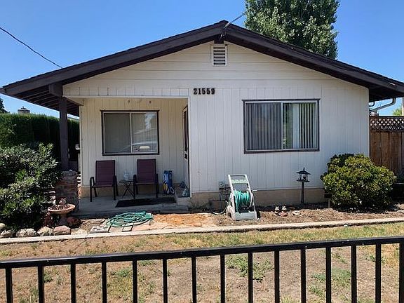 2nd image of 21559 Banyan St