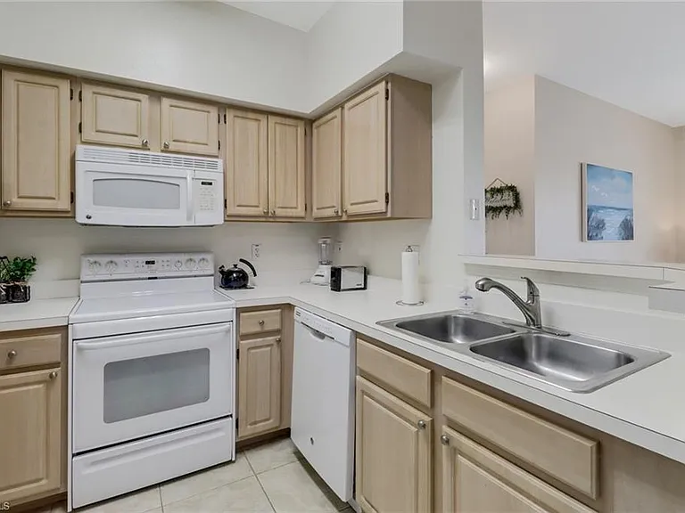 23600 Walden Center Dr #304 — Photo 15