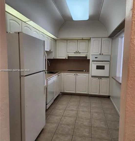 19390 Collins Ave #904 — Photo 3