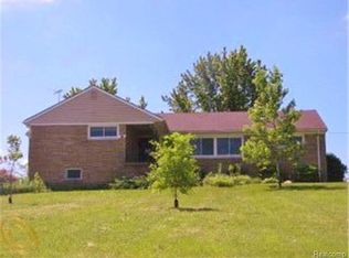 871 Academy Rd, Holly, MI 48442