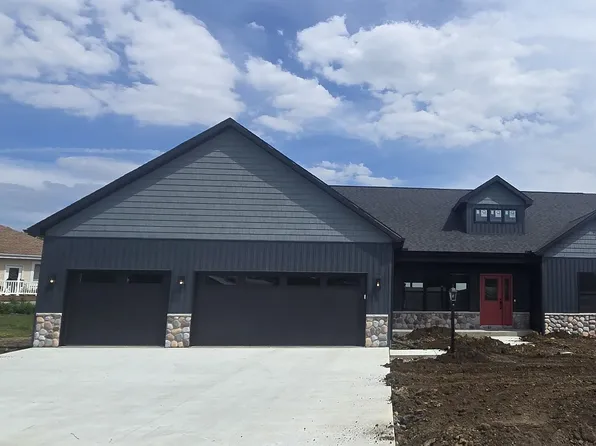 707 N Beacon Hill Cir, Urbana, IL 61802