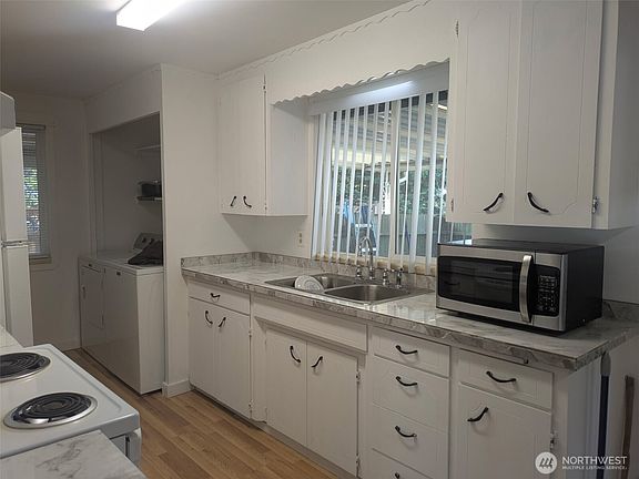 5th image of 801 S 92nd Street
