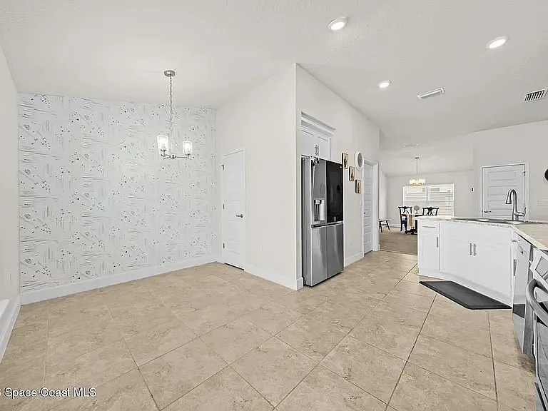 695 Lantana St — Photo 3