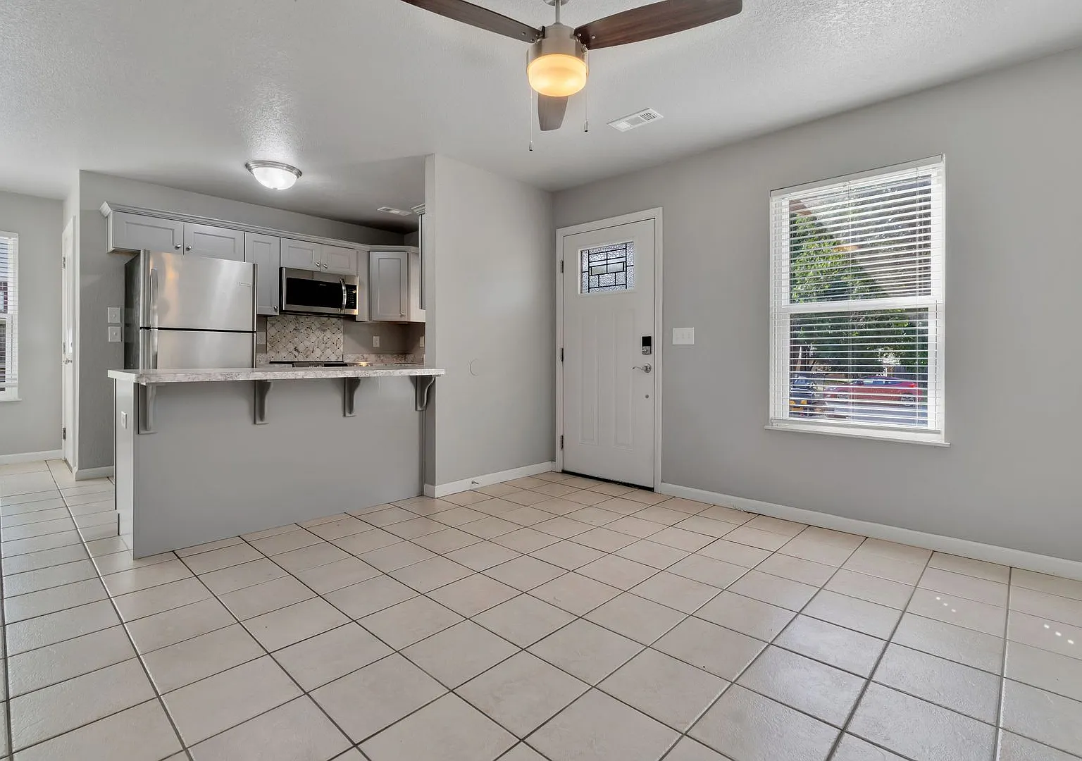 3 bed 3.5 bath Townhome — Photo 4