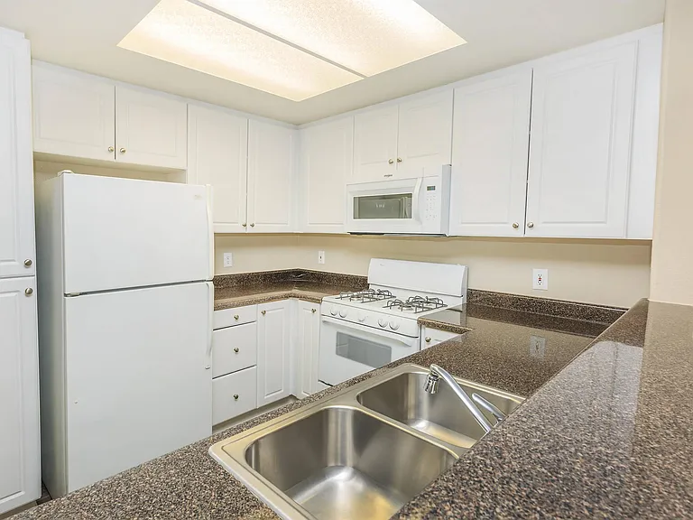 Laurel Terrace Apartment Homes — Photo 33