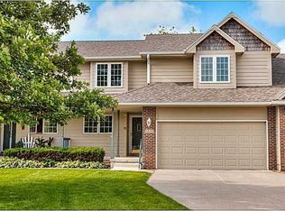 5595 Schweiker Dr, Pleasant Hill, IA 50327