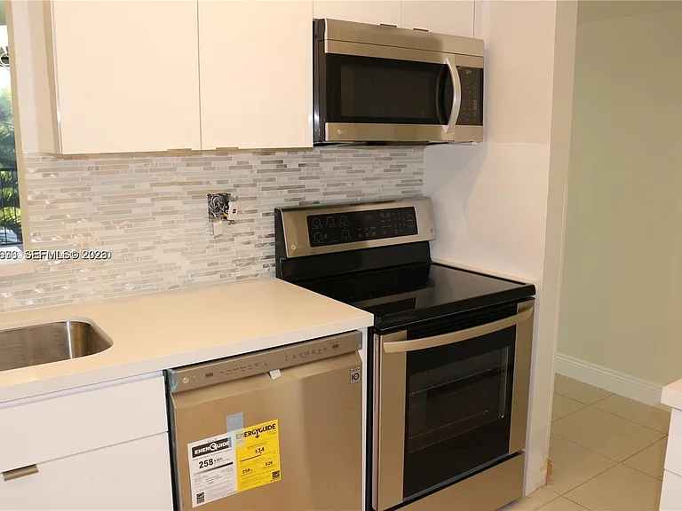 8005 SW 107th Ave #317 — Photo 7