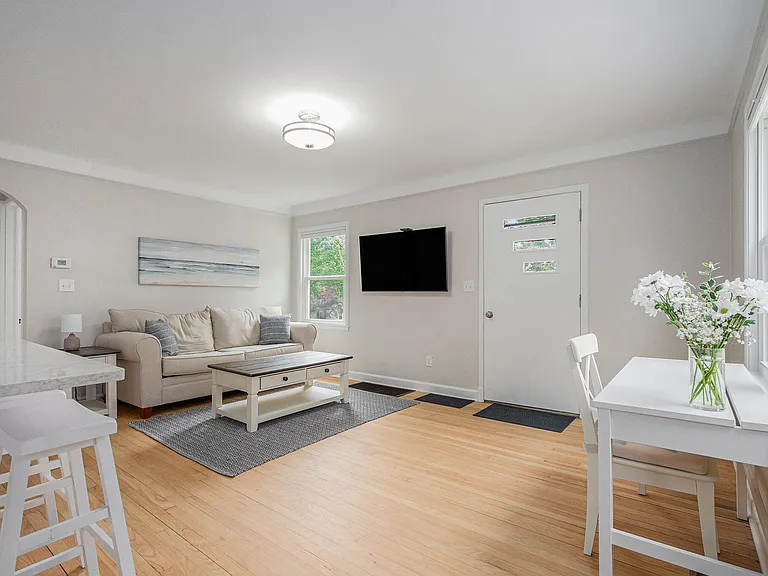 1207 Prescott Ave — Photo 6