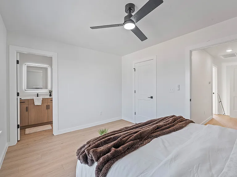 1467 W Hendon St — Photo 17