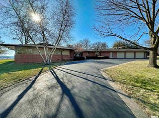 390 E High Point Rd, Peoria, IL 61614