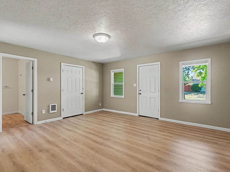 3080 Park Ave NE — Photo 10