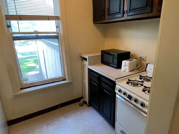 2nd image of 1453 Ridge Ave Unit 1C