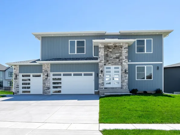 6589 Blackbird Ln, Bettendorf, IA 52722