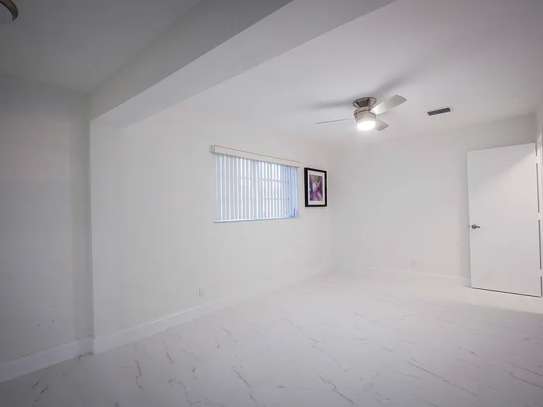 2325 NE 4th Ave — Photo 6
