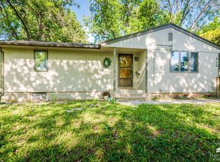 946 Mission Ave, Manhattan, KS 66502