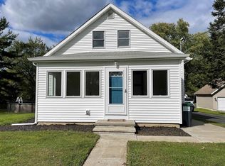 27 Lansing St, HAGAMAN, NY 12086
