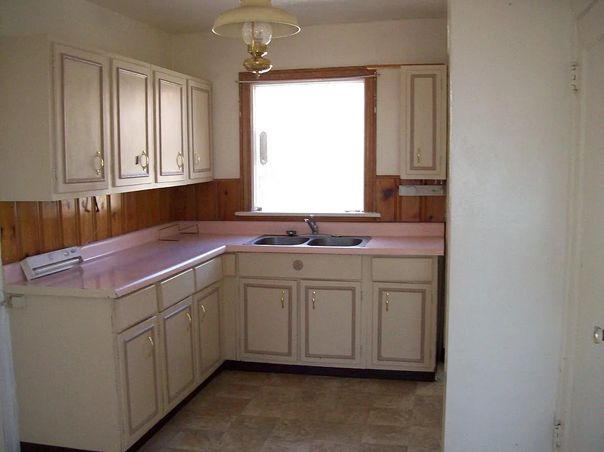 4 bed, $1,200 — Photo 3