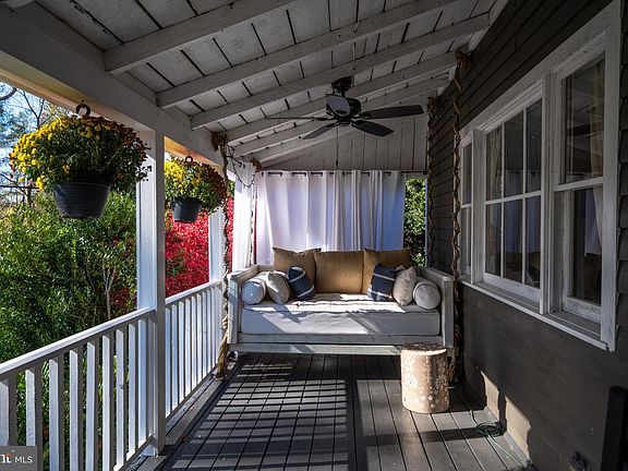 2nd image of 560 Richmond Rd