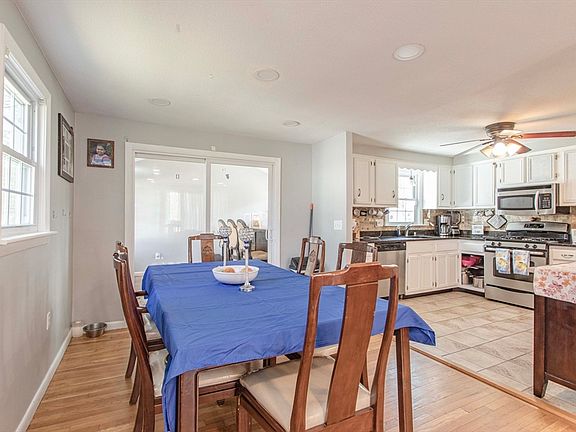 4th image of 12 Dartmouth Dr