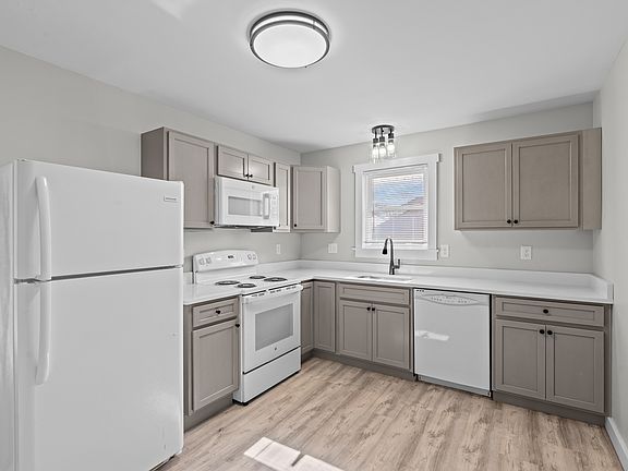 3rd image of 28 Island Ave