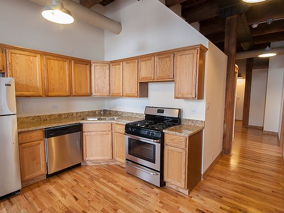 3rd image of 216 N May St APT 102